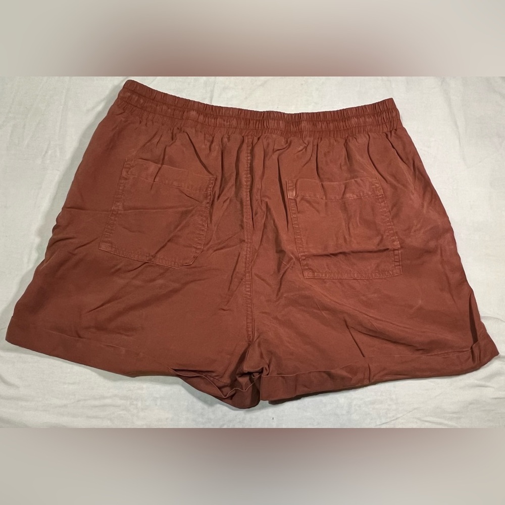 Universal Thread Rust Drawstring Cuffed Shorts - Picture 4 of 4